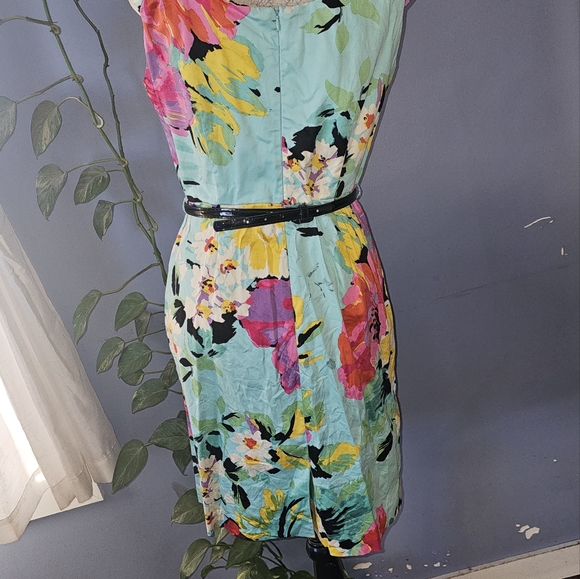 Floral knee length dress - Picture 5 of 8